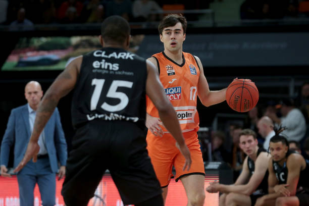 在网络上引 在网络上引