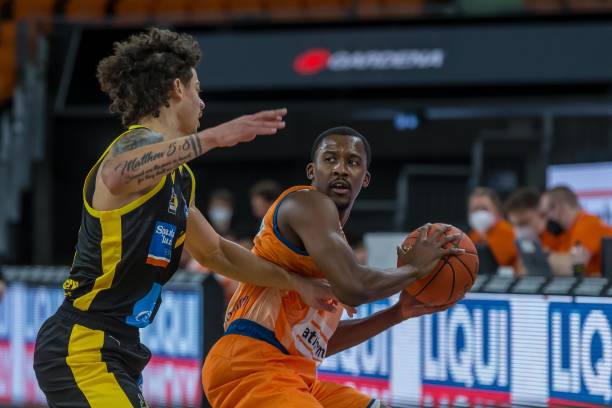 兼具防守意 兼具防守意