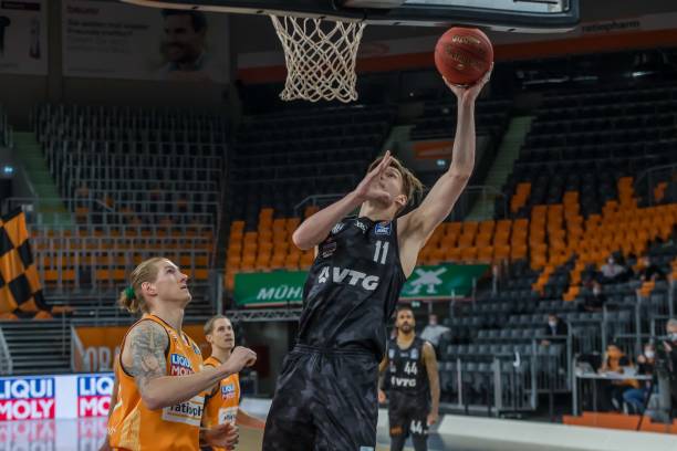 鹏的退役是 鹏的退役是